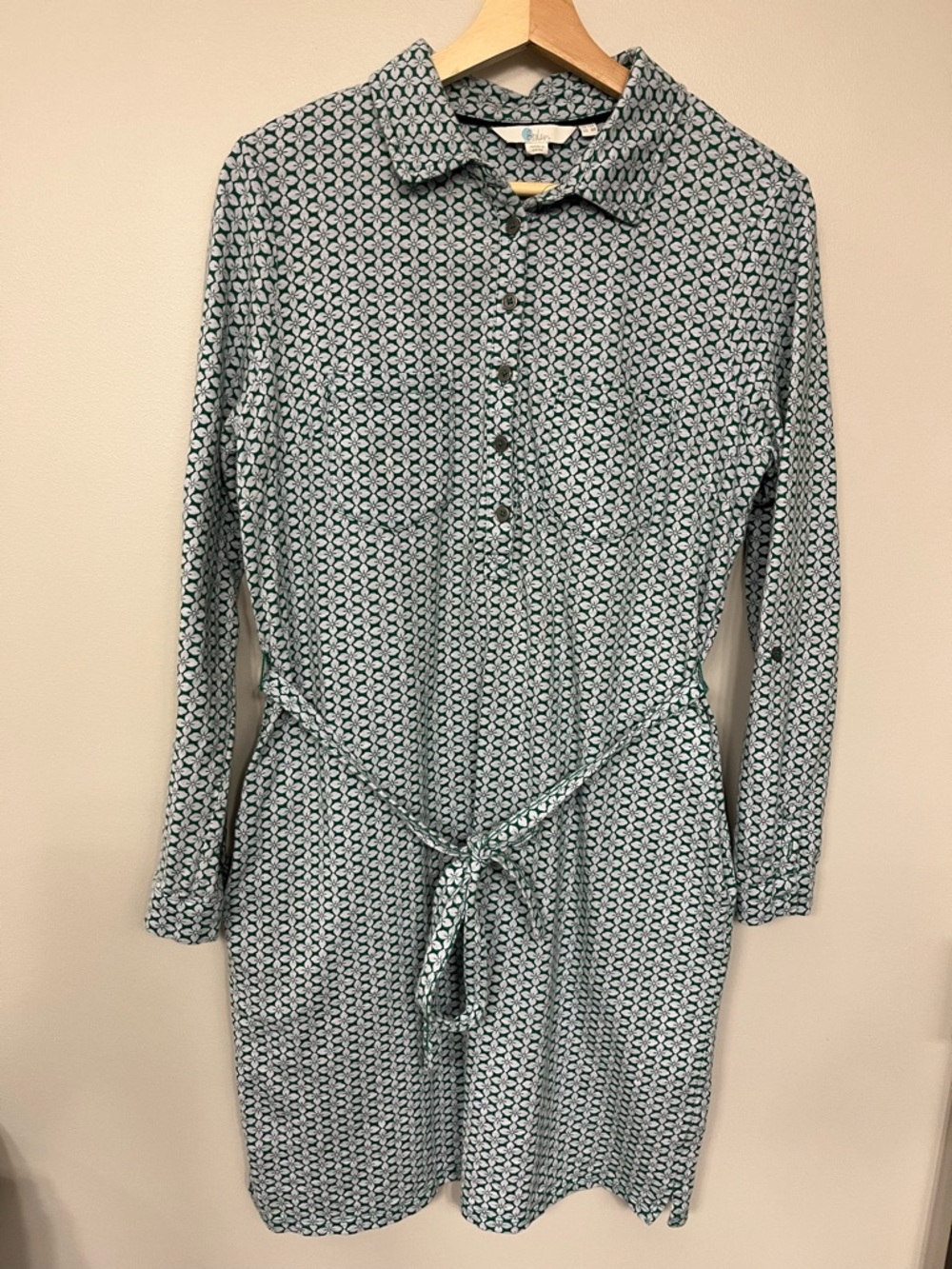 Boden Shirt Dress with Tie Waist in green and white Geometric flower Print